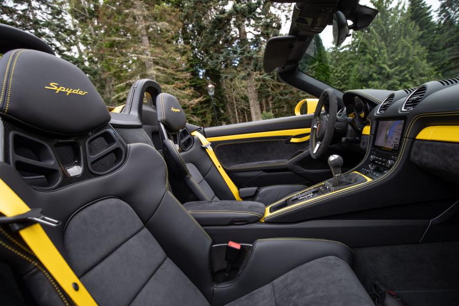 Интерьер Porsche 718 Spyder (982) 2019 года  (WW) (фото 208 из 318)